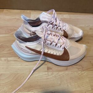 Nike Zoom Gravity Running Shoes Echo Pink Women Size 8.5